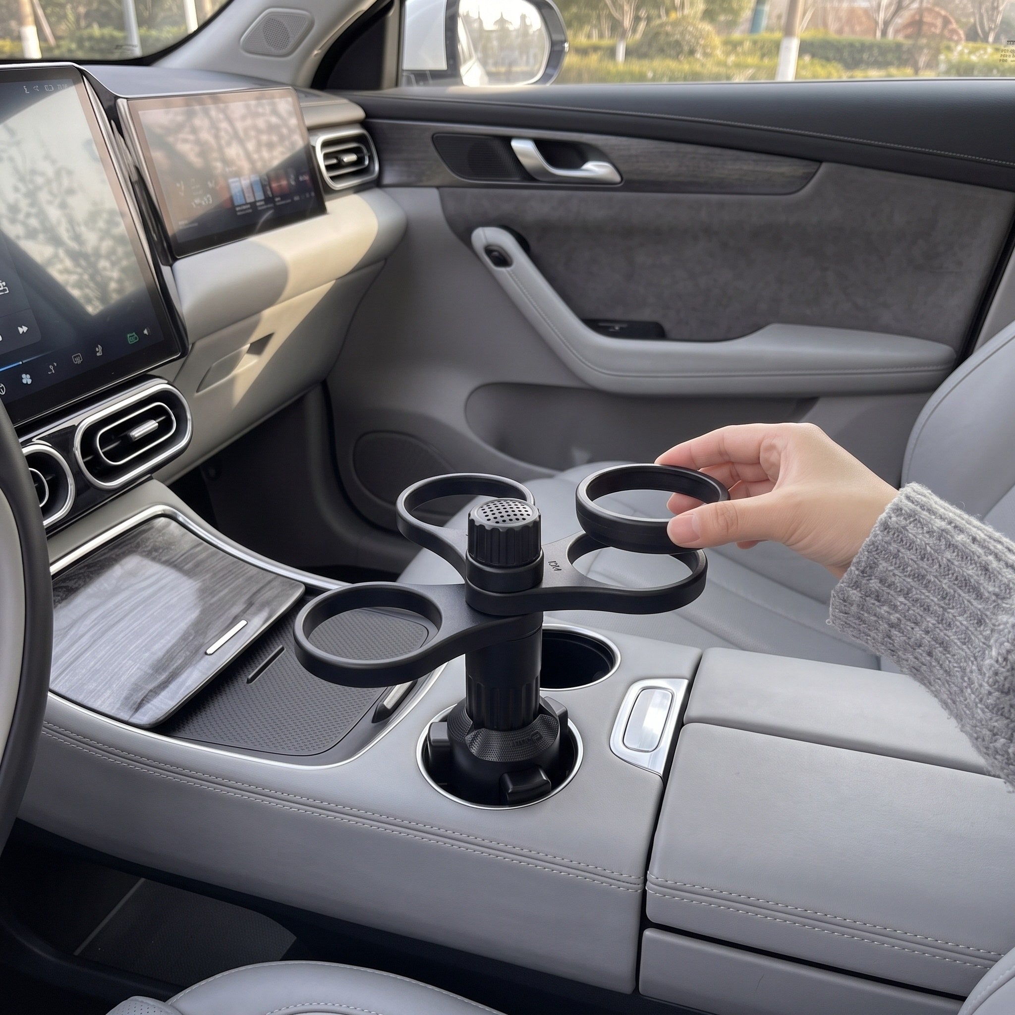 A hand rotates one empty ring with the holder anchored in a parked car